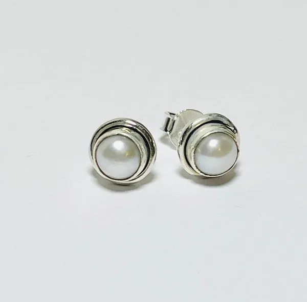 Round Pearl Studs (CH63)